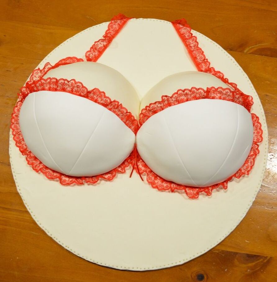 Boob Cake for my friend! Any clever comments for this? 😂 : r/Baking
